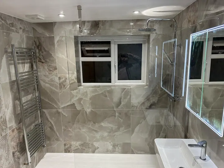 Marble-effect tiling and integrated furniture